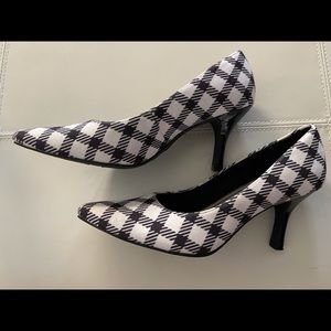 Women Black and White Hounds Tooth fabric Heels 7.5